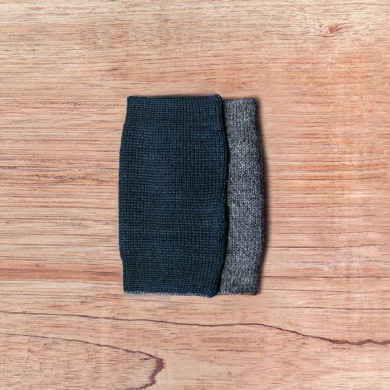 Inside out gloves made of alpaca wool in the color blue and grey